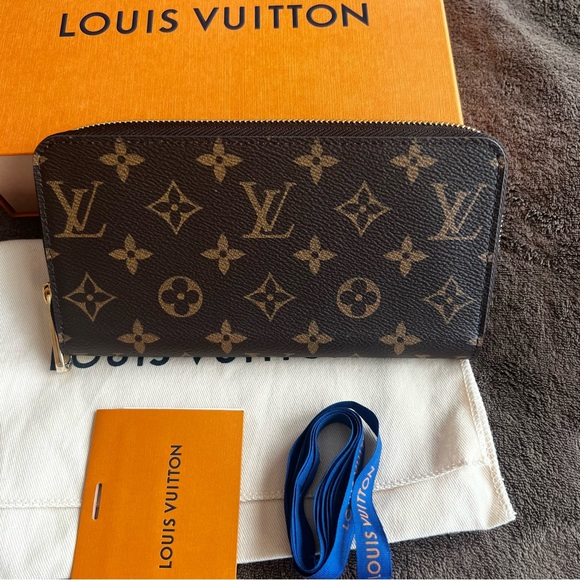 LOUIS VUITTON MONOGRAM ZIPPY WALLET LONG - Picture 2 of 11